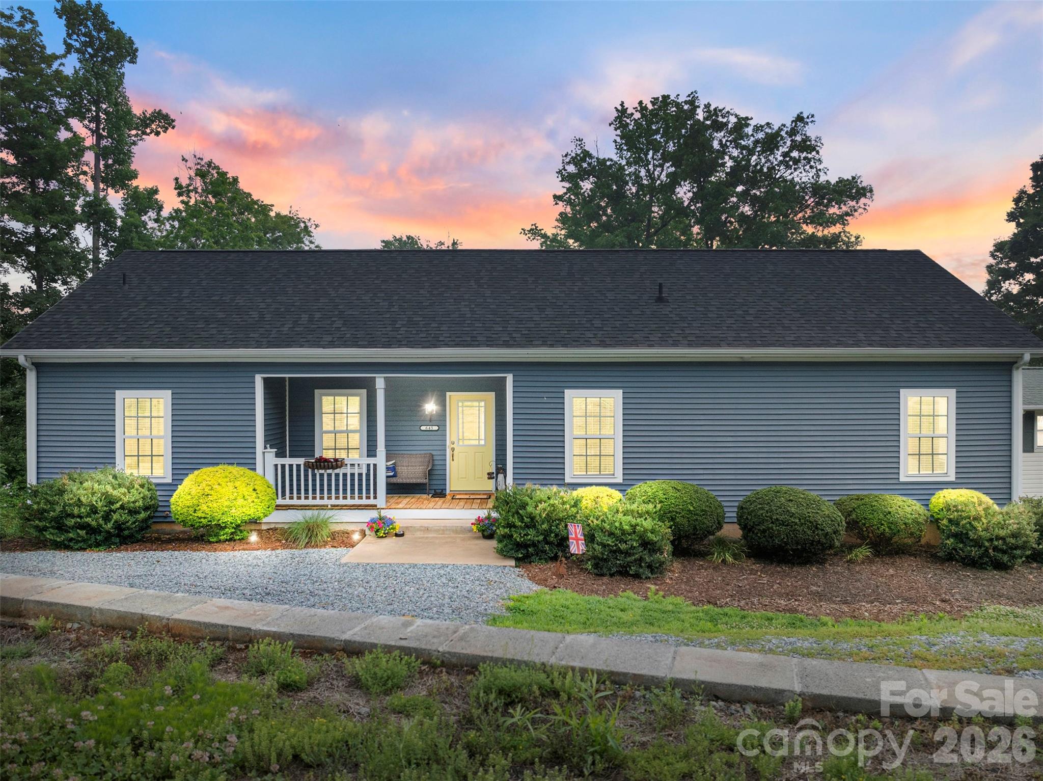 Single Family Residence at 645 Riverside Drive, Lexington, photo 6 of 48