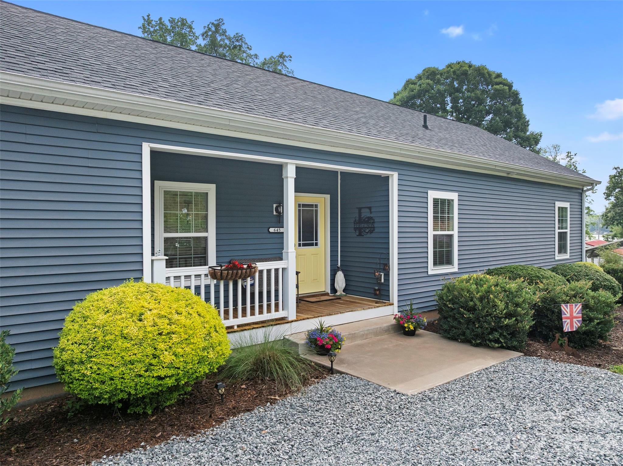 Single Family Residence at 645 Riverside Drive, Lexington, photo 8 of 48