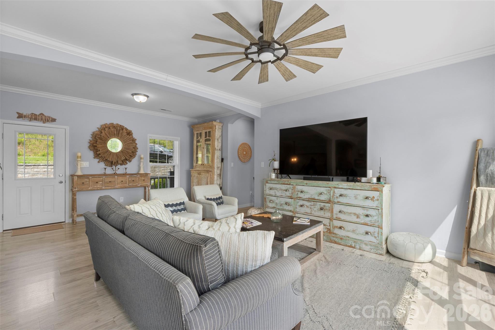 Single Family Residence at 645 Riverside Drive, Lexington, photo 10 of 48