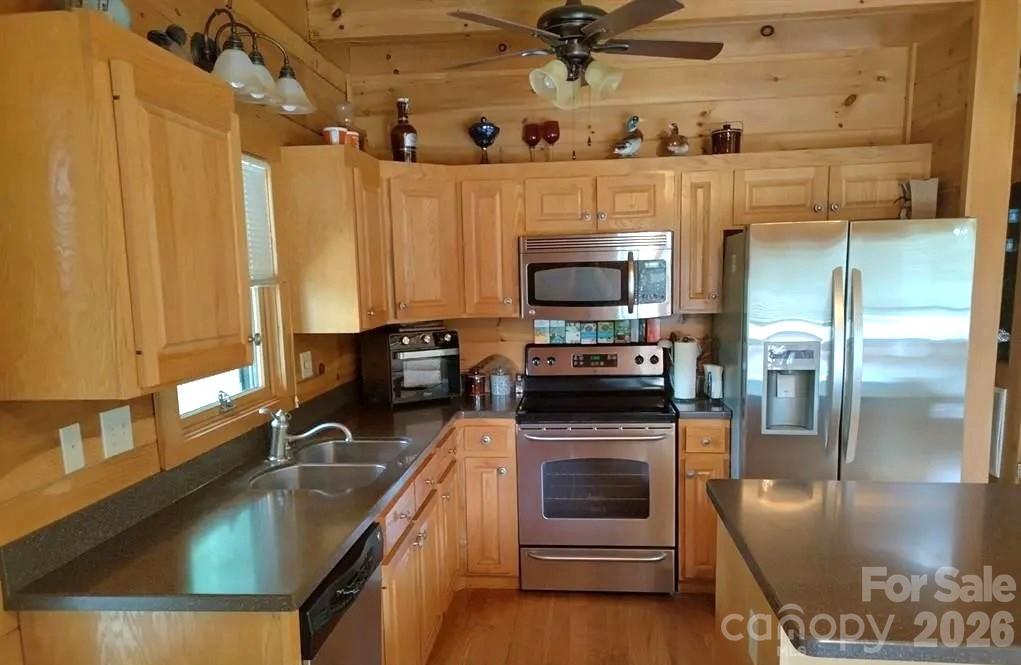 Spacious Kitchen - 453 Grandview Peaks Drive, Nebo