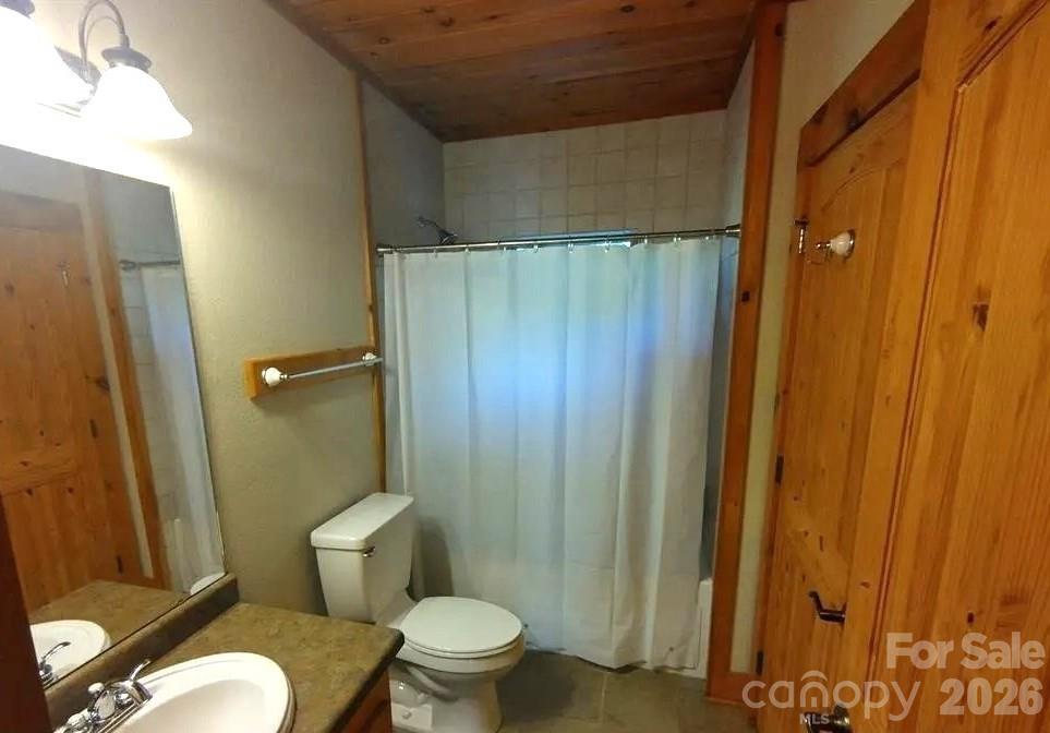 Full bath on main - 453 Grandview Peaks Drive, Nebo