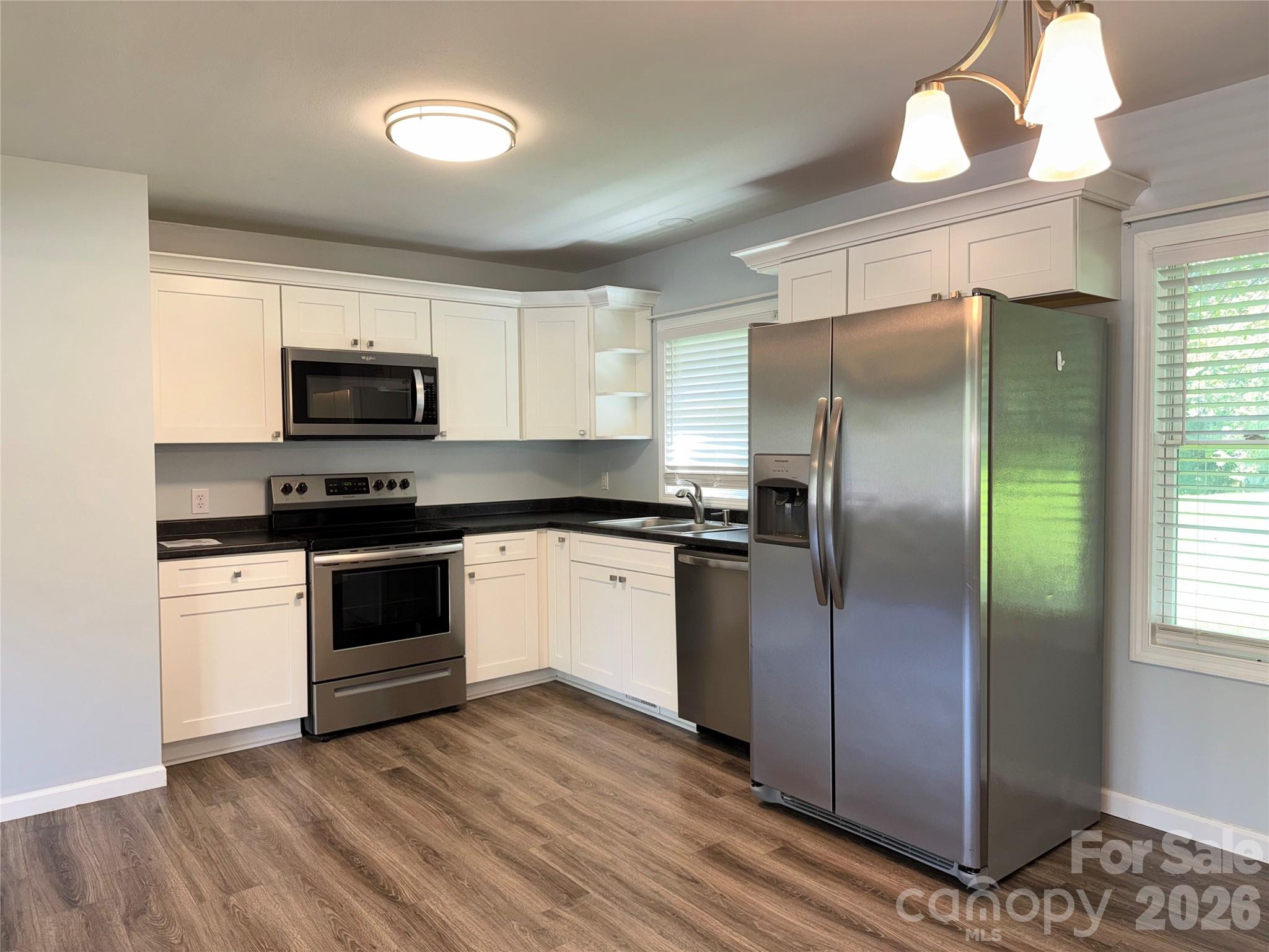 Single Family Residence at 84 E Hunt Drive, Nebo, photo 5 of 19