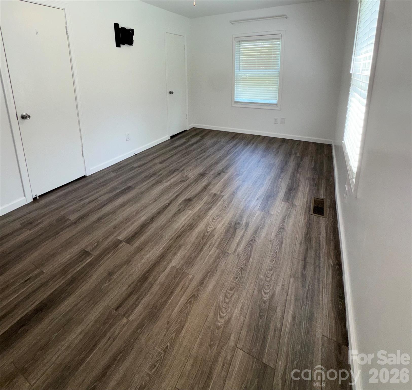 Single Family Residence at 84 E Hunt Drive, Nebo, photo 13 of 19