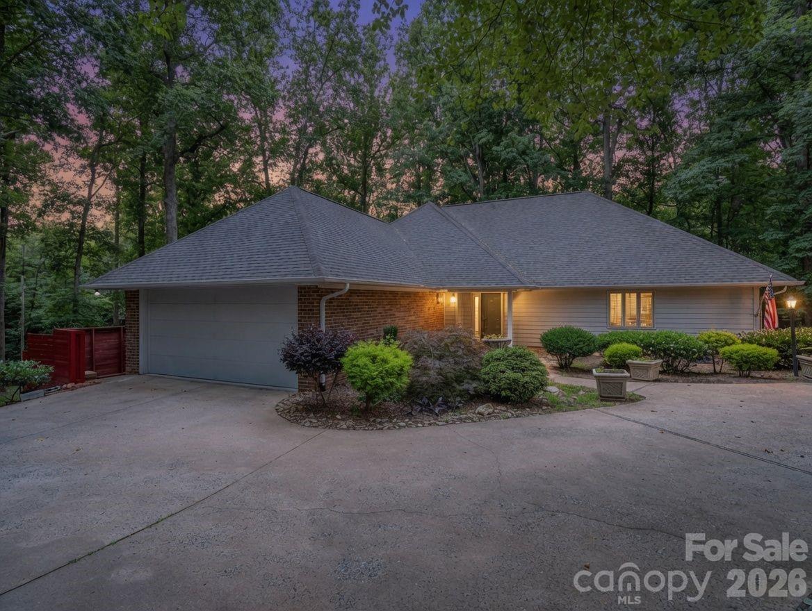 Single Family Residence at 1810 Arbor Way Drive, Shelby, photo 6 of 48