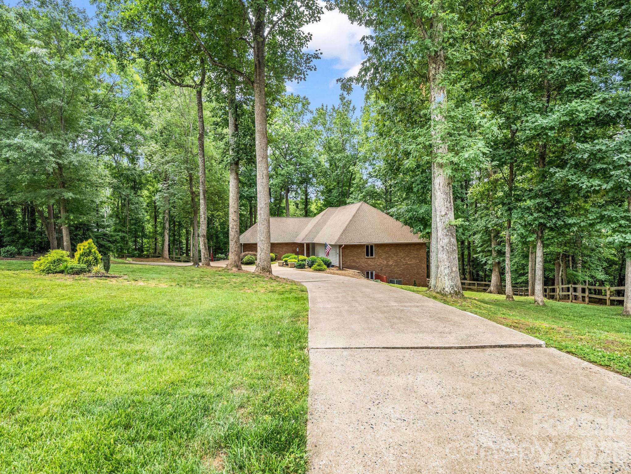 Circular driveway, house set back from the street - 1810 Arbor Way Drive, Shelby