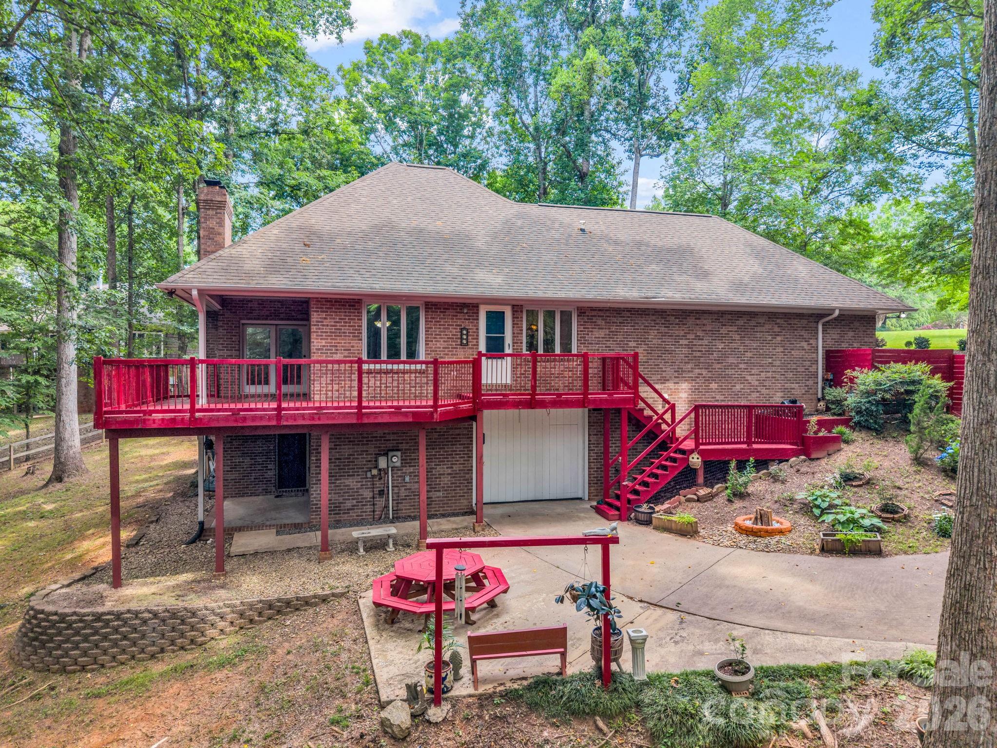 Open deck on main level, garage in basement - 1810 Arbor Way Drive, Shelby