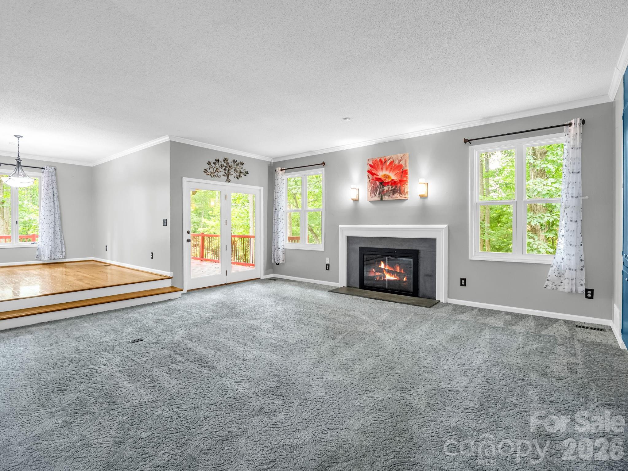 Large sunken living room, leads to covered deck - 1810 Arbor Way Drive, Shelby