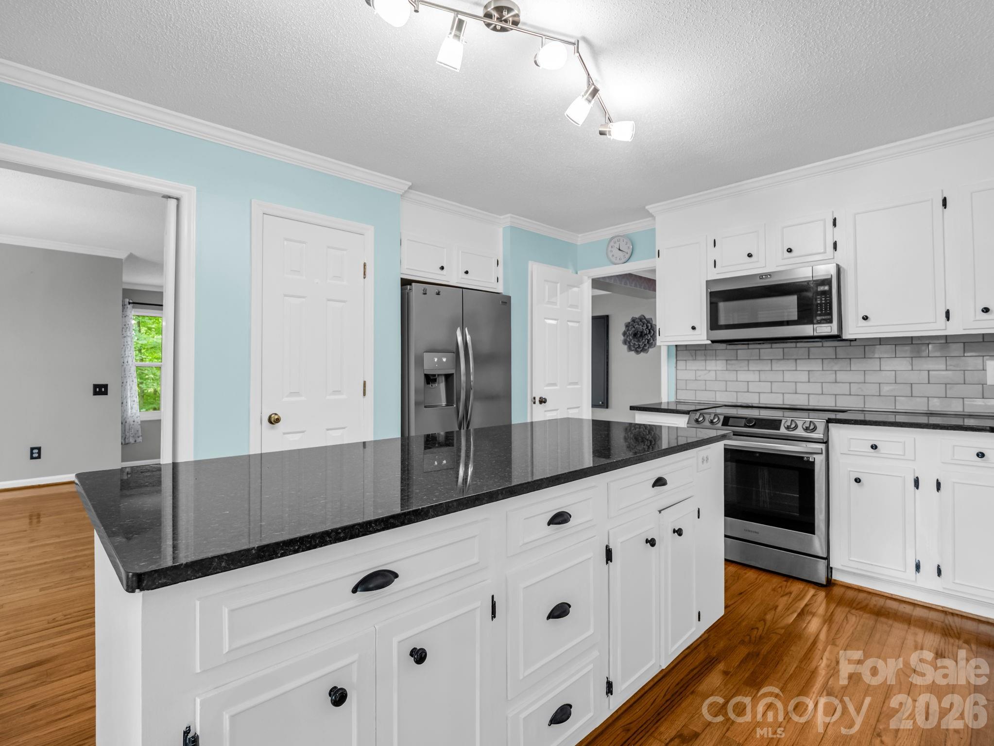 All appliances convey - 1810 Arbor Way Drive, Shelby