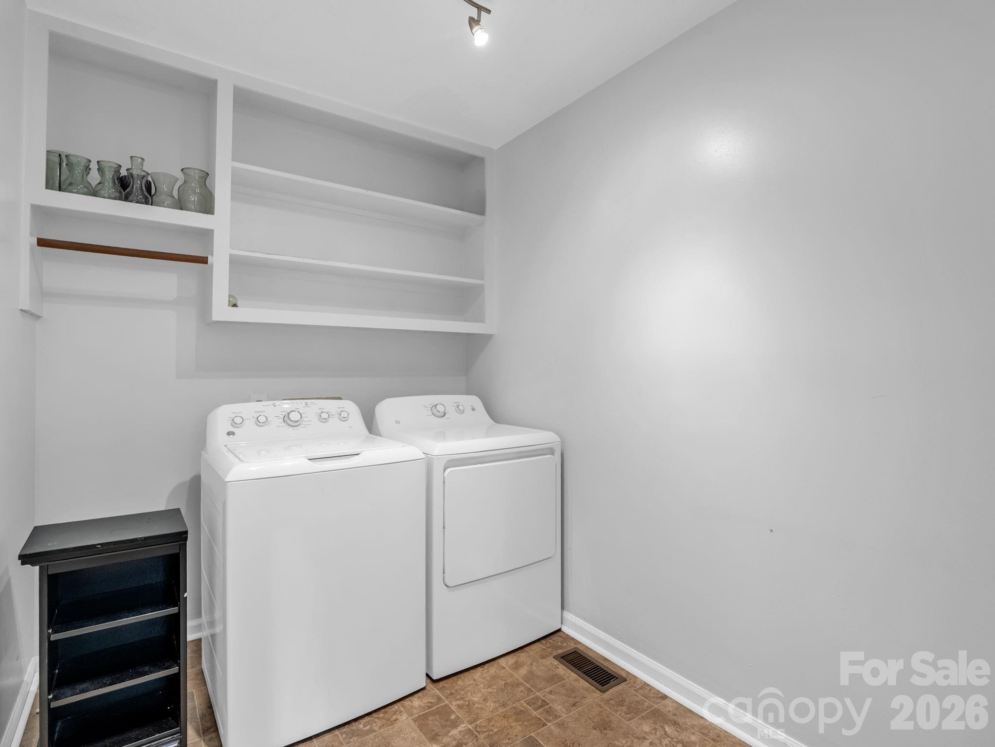 Large laundry room between garage and kitchen - 1810 Arbor Way Drive, Shelby