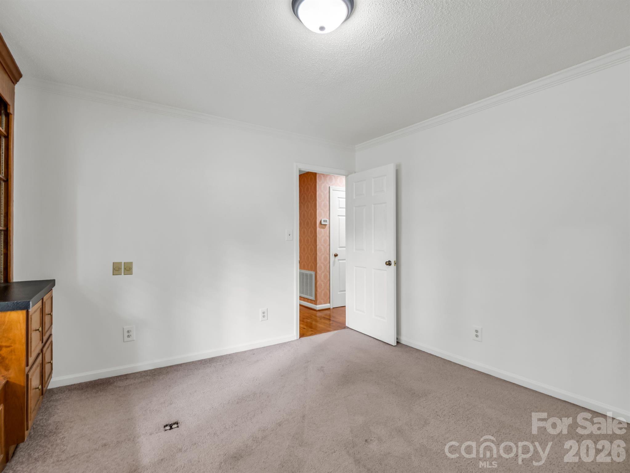 Guest bedroom on main - another view - 1810 Arbor Way Drive, Shelby