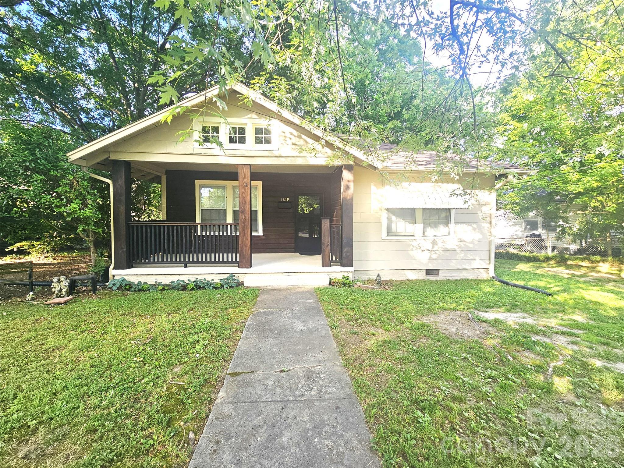 Single Family Residence at 1129 W 5th Avenue, Gastonia, photo 3 of 22