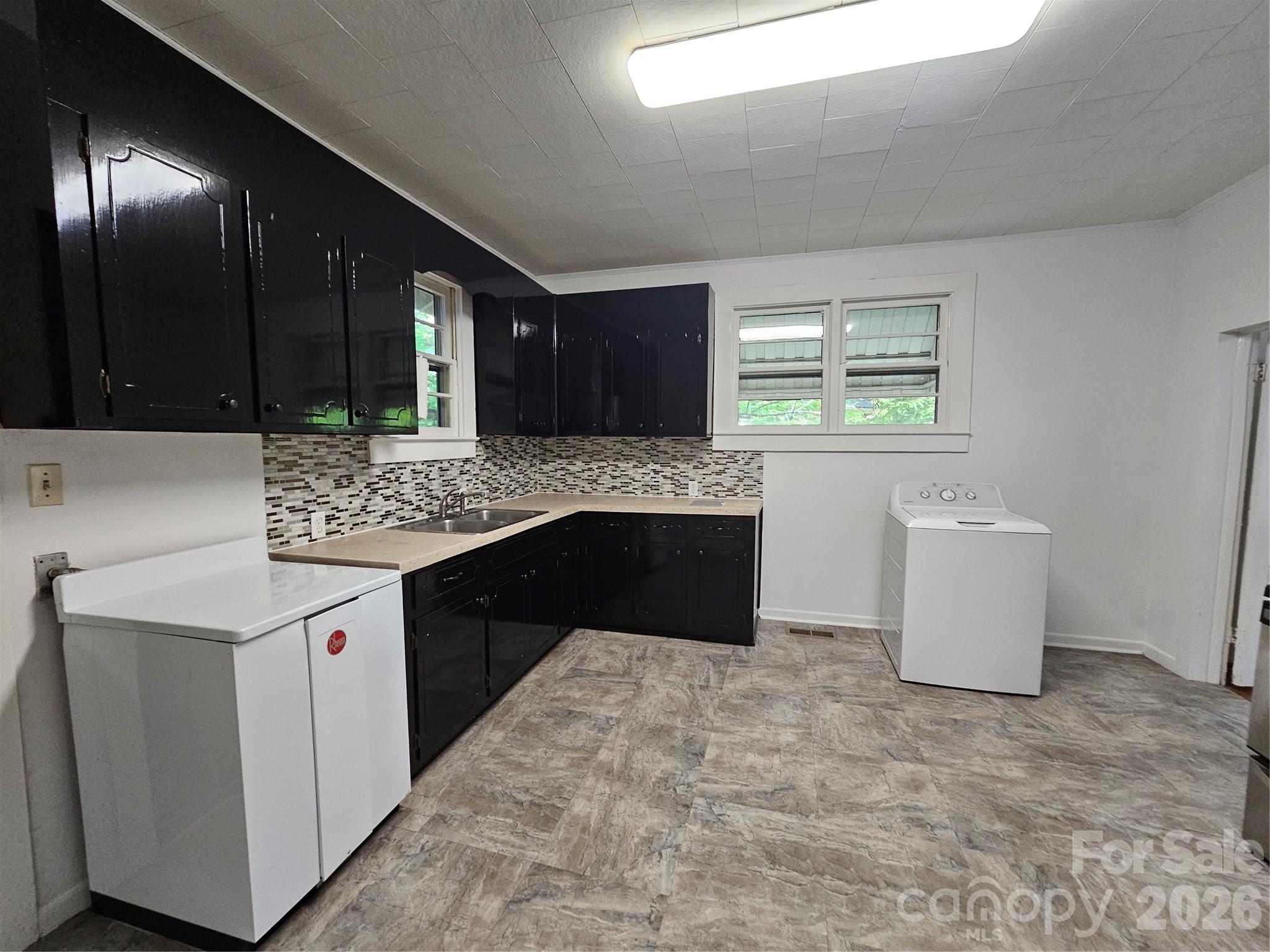 Kitchen - 1129 W 5th Avenue, Gastonia