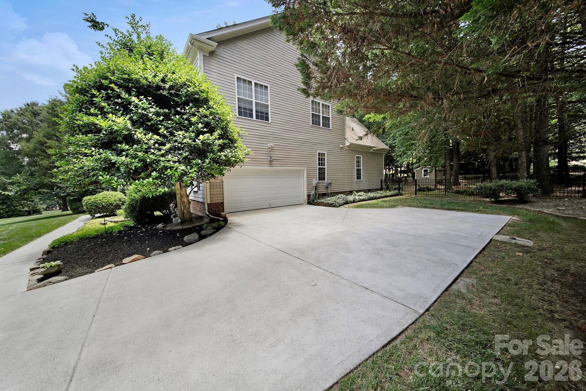 Side load garage - 1512 Calvin Hal Road, Lake Wylie