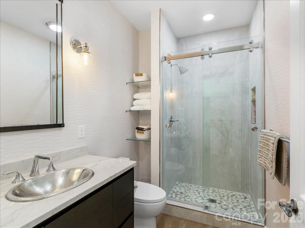 MAIN FLOOR BATHROOM - 530 Andrew Banks Road, Burnsville