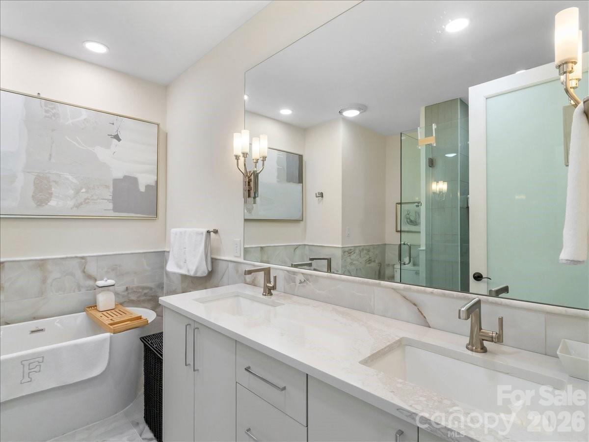 PRIMARY - DOUBLE SINKS - 530 Andrew Banks Road, Burnsville