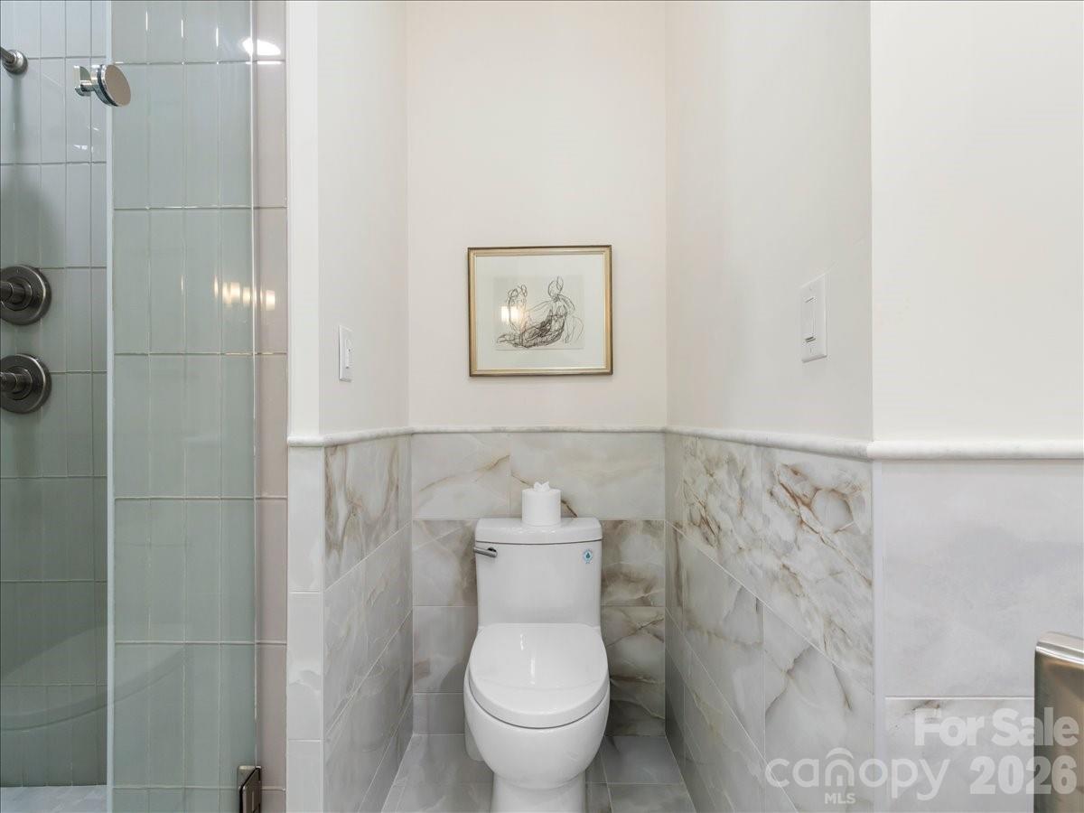 TILE WAINSCOTING - 530 Andrew Banks Road, Burnsville