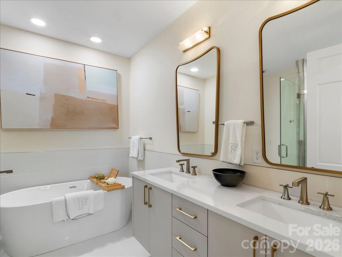 LL - EN-SUITE BATH - 530 Andrew Banks Road, Burnsville