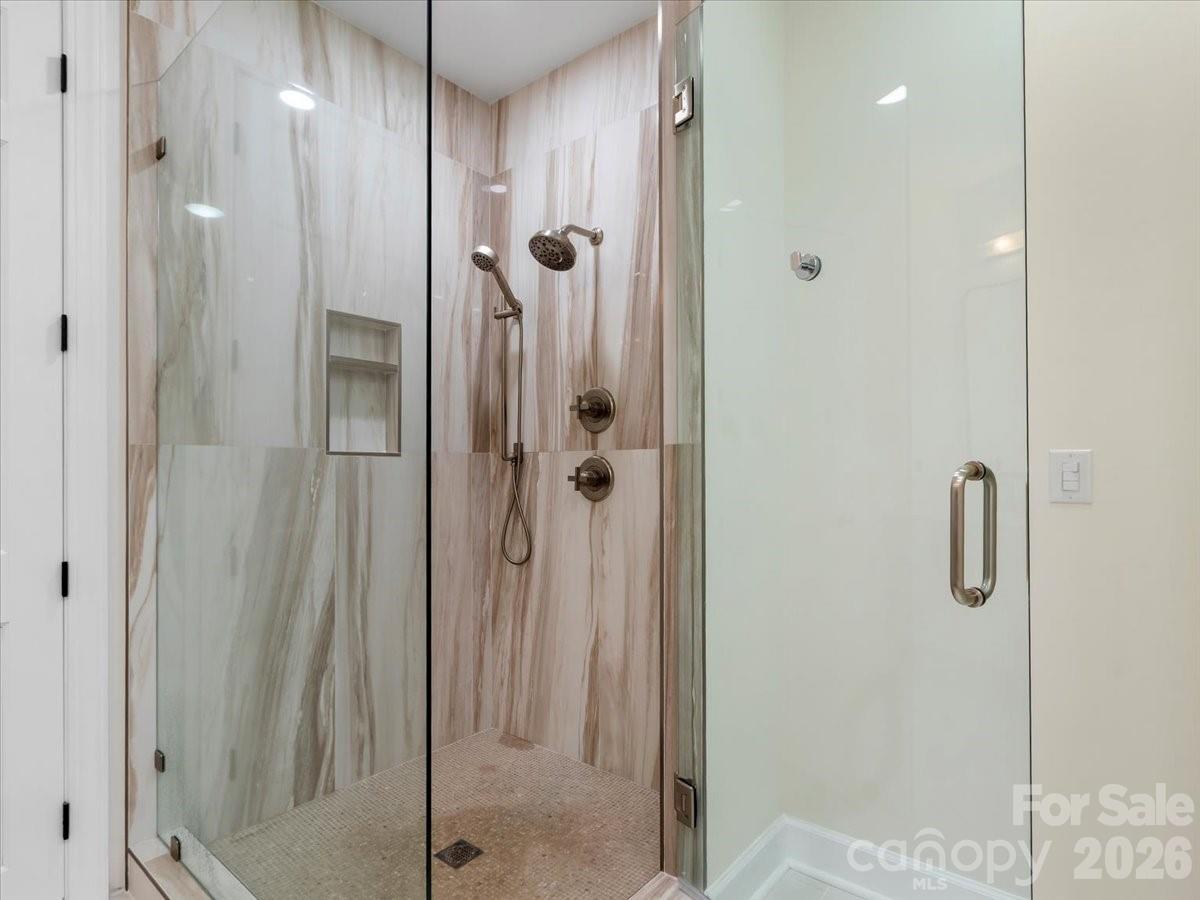 LL - GLASS ENCLOSURE - 530 Andrew Banks Road, Burnsville