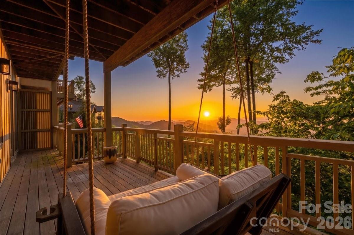 ENJOY DAILY SUNSETS FROM YOUR CVD DECK! - 530 Andrew Banks Road, Burnsville