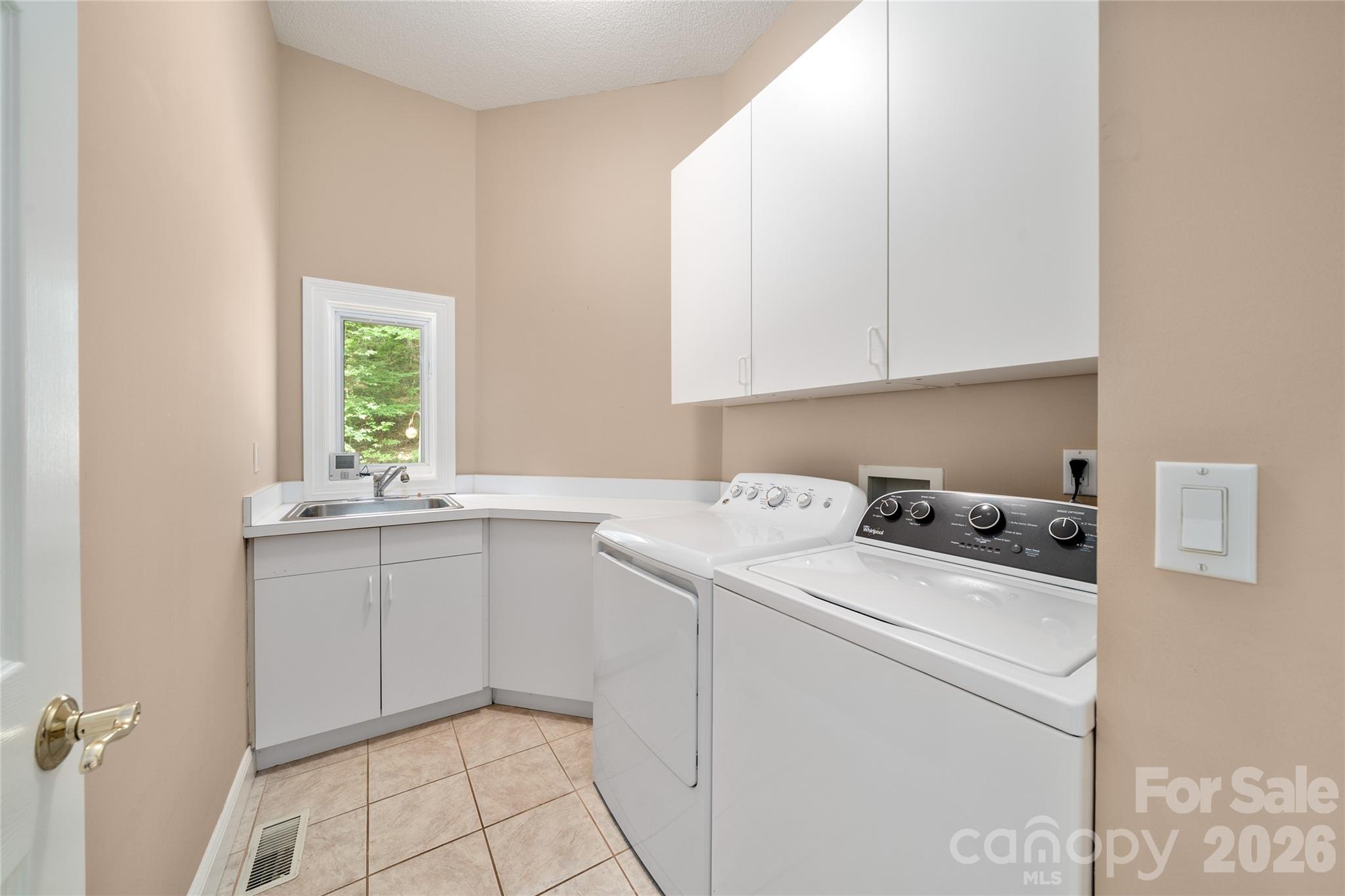 Laundry main level - 136 Rumbling Bald Road, Lake Lure