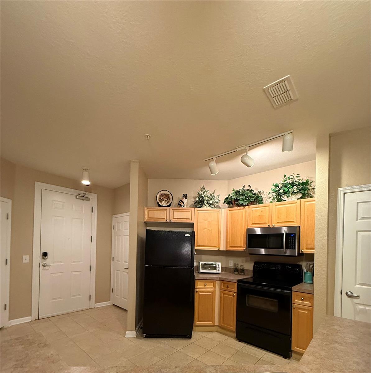 Condominium at 714 TERRACE RIDGE CIR #714, DAVENPORT, photo 7 of 76