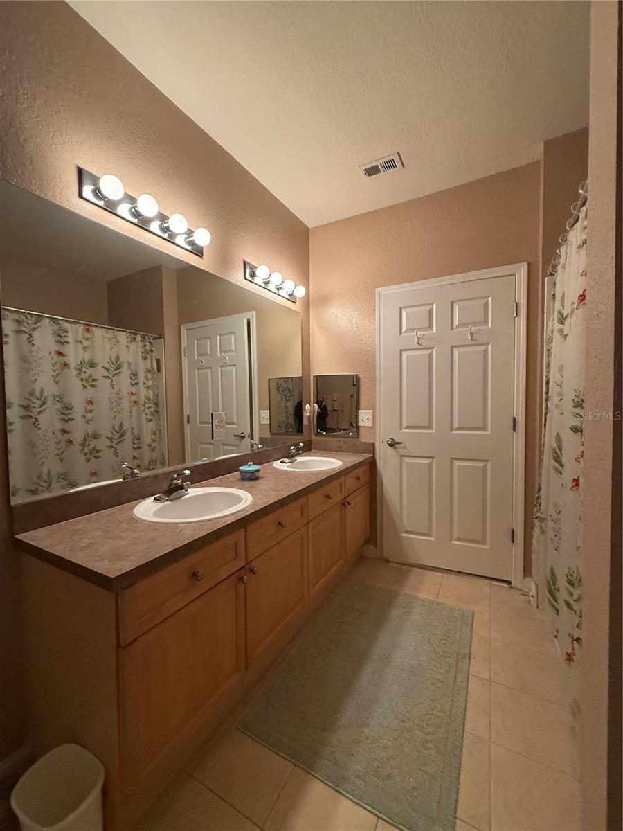 Condominium at 714 TERRACE RIDGE CIR #714, DAVENPORT, photo 32 of 76