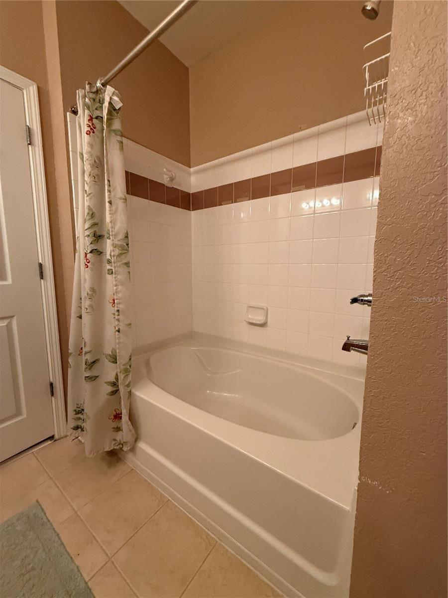 Condominium at 714 TERRACE RIDGE CIR #714, DAVENPORT, photo 27 of 76