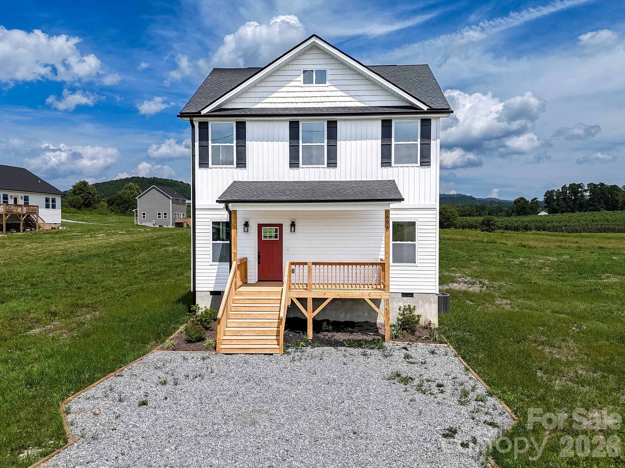 Single Family Residence at 696 Beehive Road, Hendersonville, photo 2 of 47