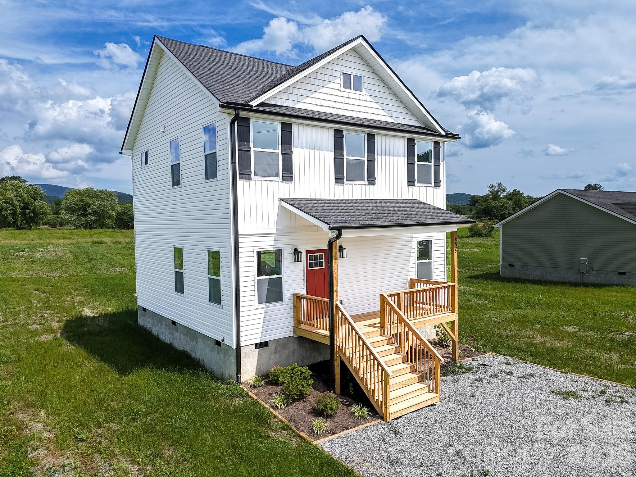 Single Family Residence at 696 Beehive Road, Hendersonville, photo 3 of 47
