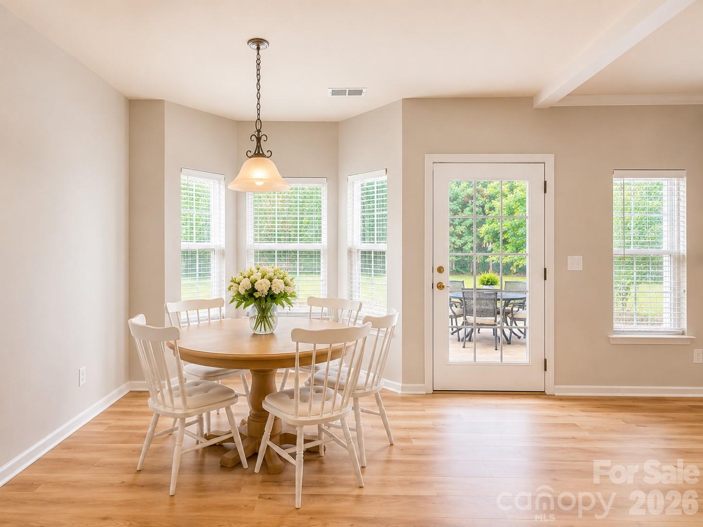 Breakfast, bay window Virtual staging - 4857 Annelise Drive, Harrisburg