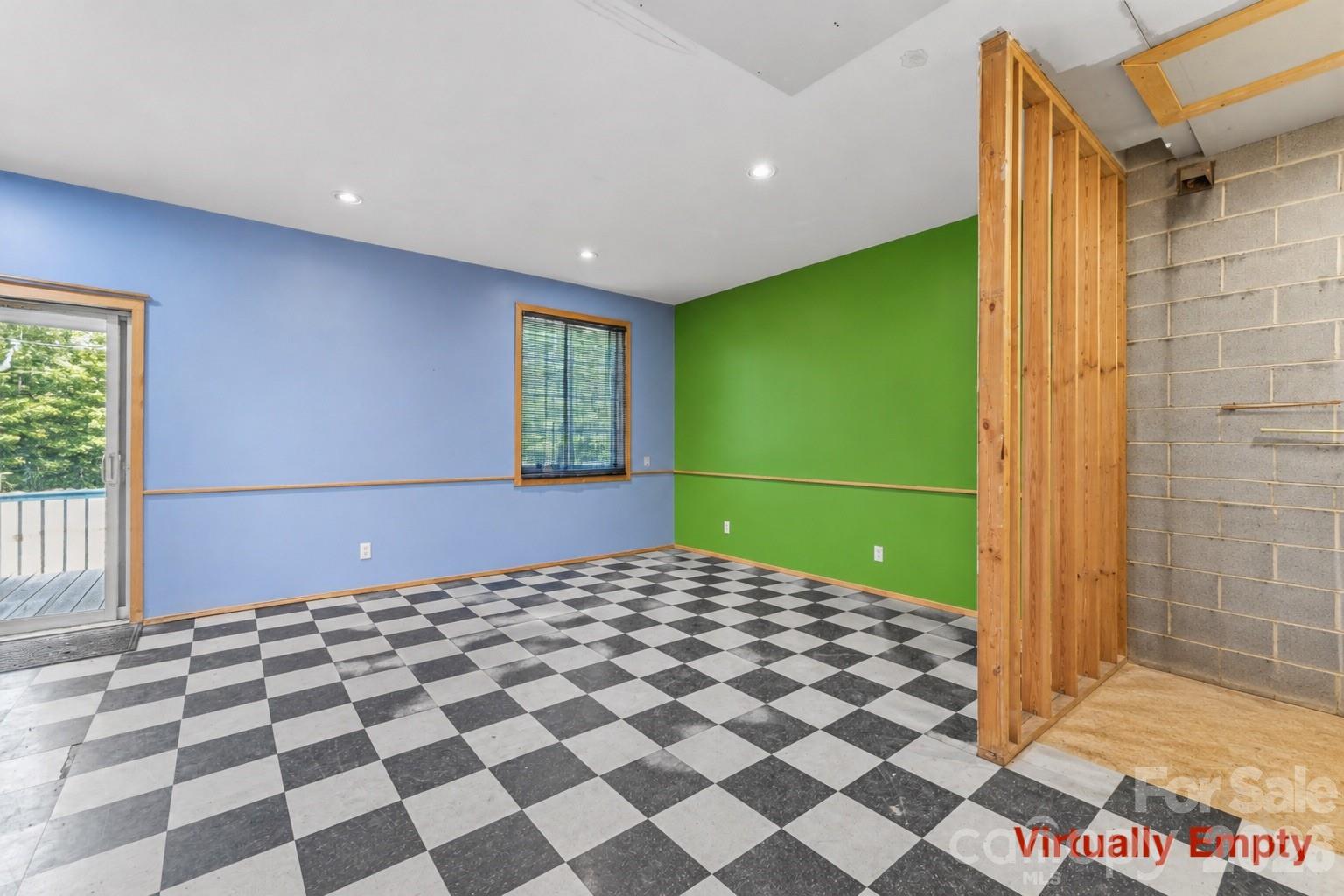 Virtually Empty Family Room - 2269 Lee Roy Lane, Lenoir