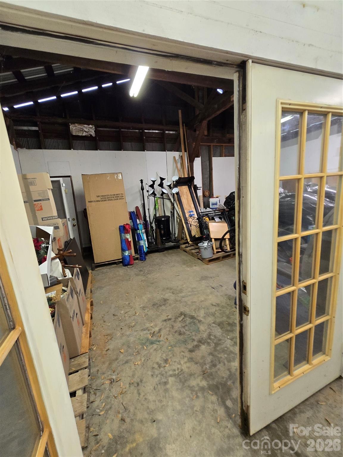 Workshop or extra storage in Garage - 1407 N College Avenue, Newton