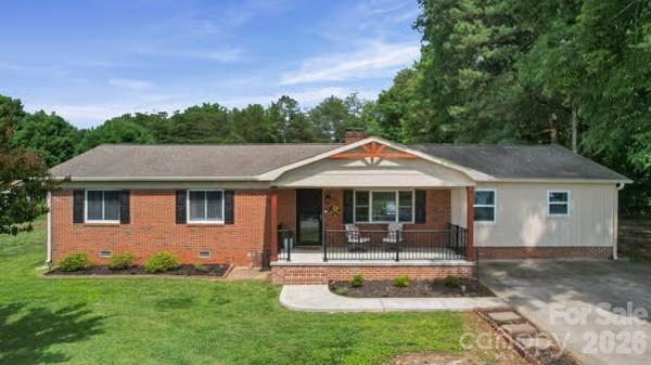 Single Family Residence at 138 Shumaker Drive, Statesville, photo 2 of 19