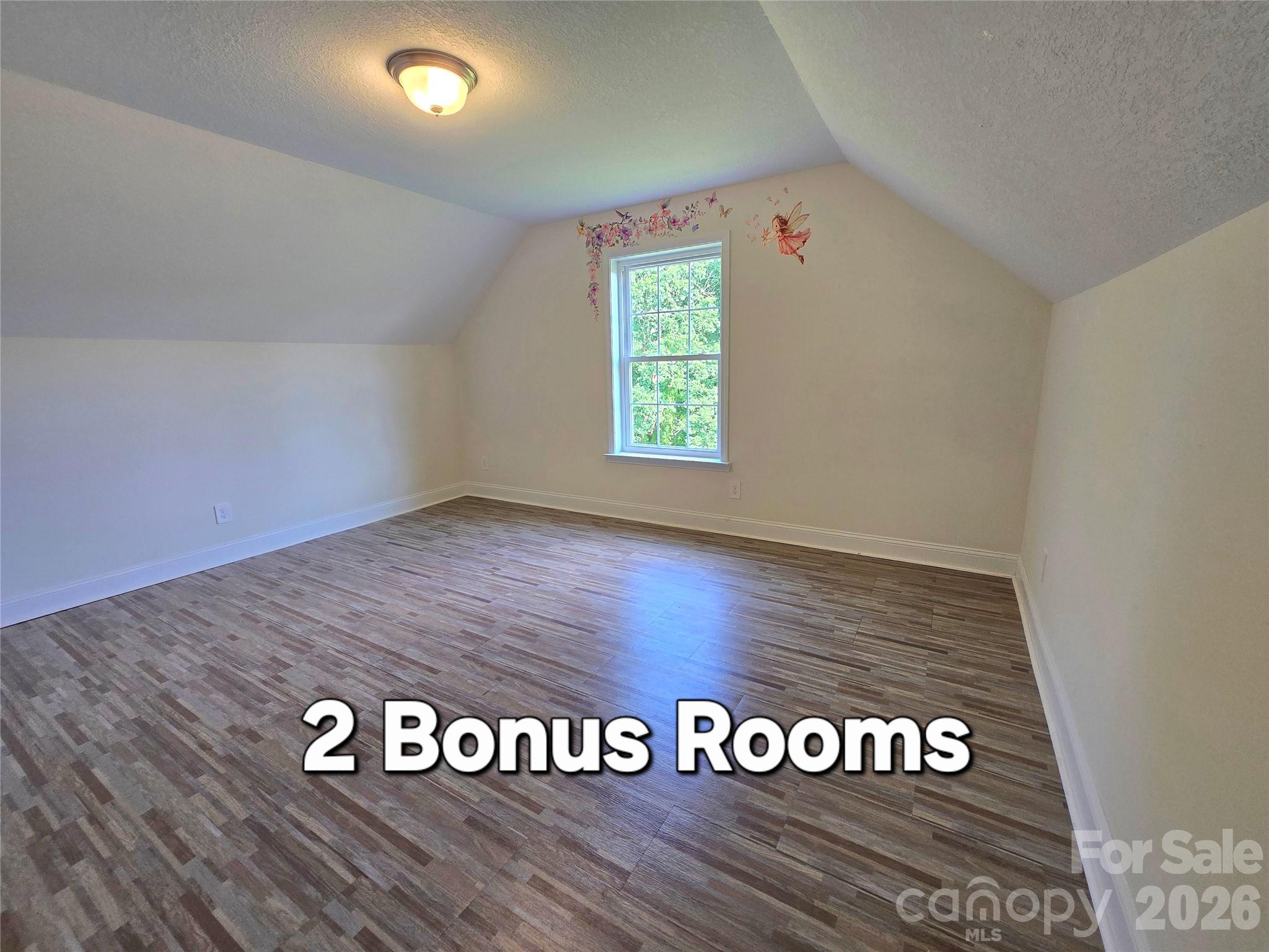 2 bonus rooms on upper level as well as 2 additional beds and open loft with views - 37 Justice Drive, Leicester
