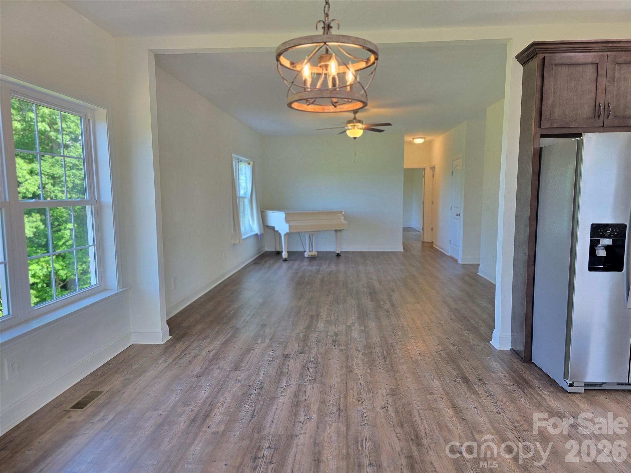 dining nook through to family - 37 Justice Drive, Leicester