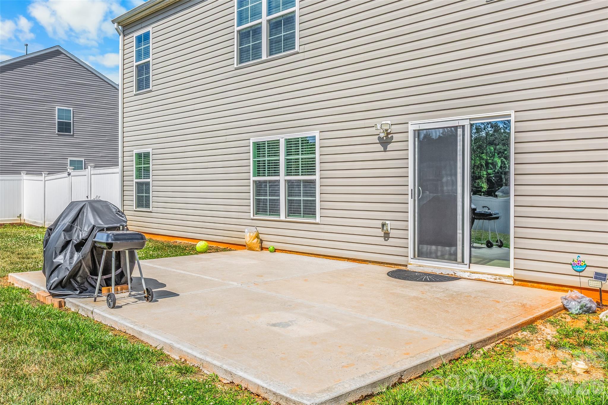 Single Family Residence at 164 Ashfield Lane, Lexington, photo 32 of 44