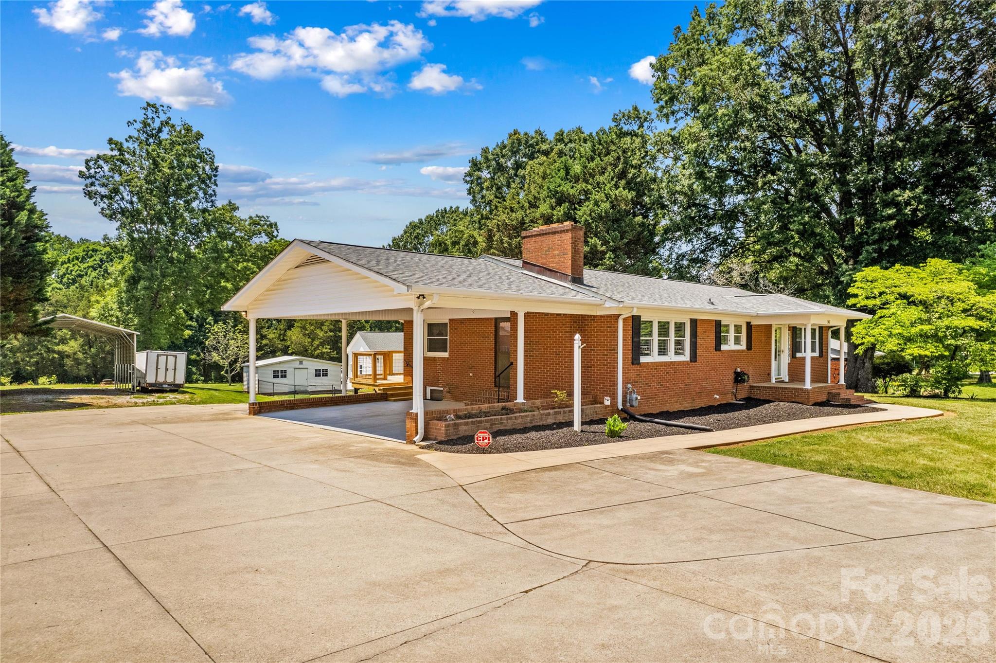 Single Family Residence at 946 Shearers Road, Mooresville, photo 39 of 48
