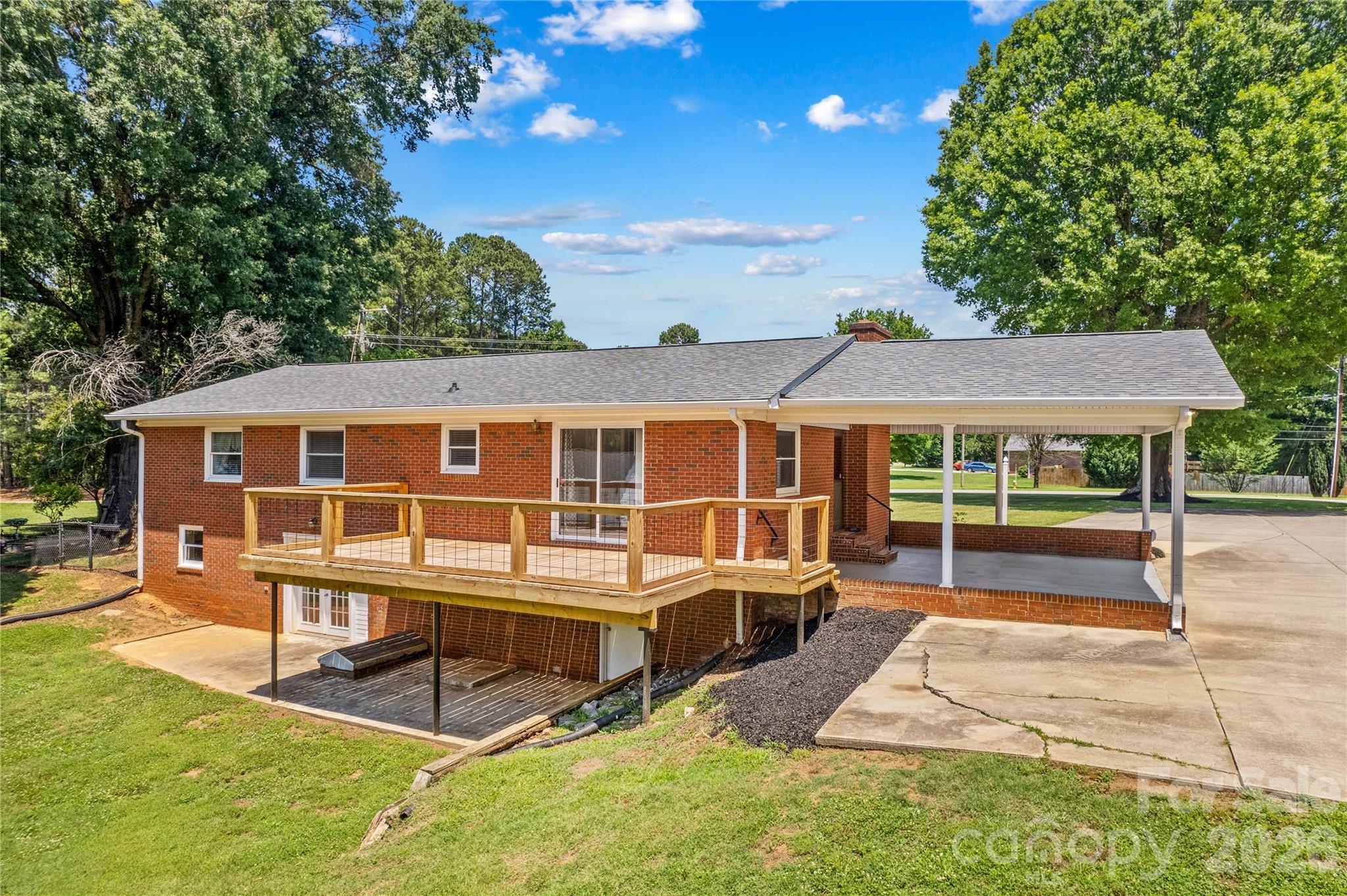 Single Family Residence at 946 Shearers Road, Mooresville, photo 42 of 48