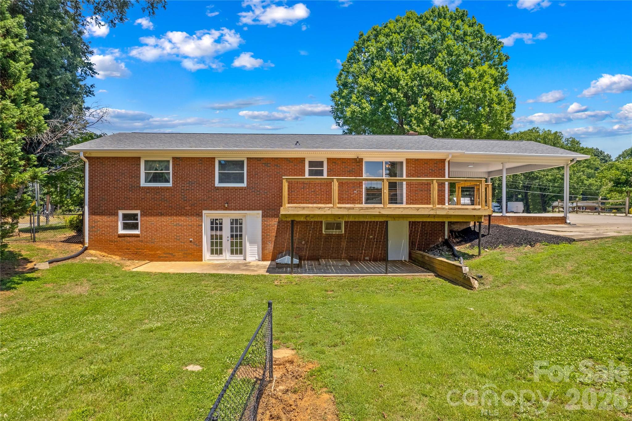 Single Family Residence at 946 Shearers Road, Mooresville, photo 43 of 48