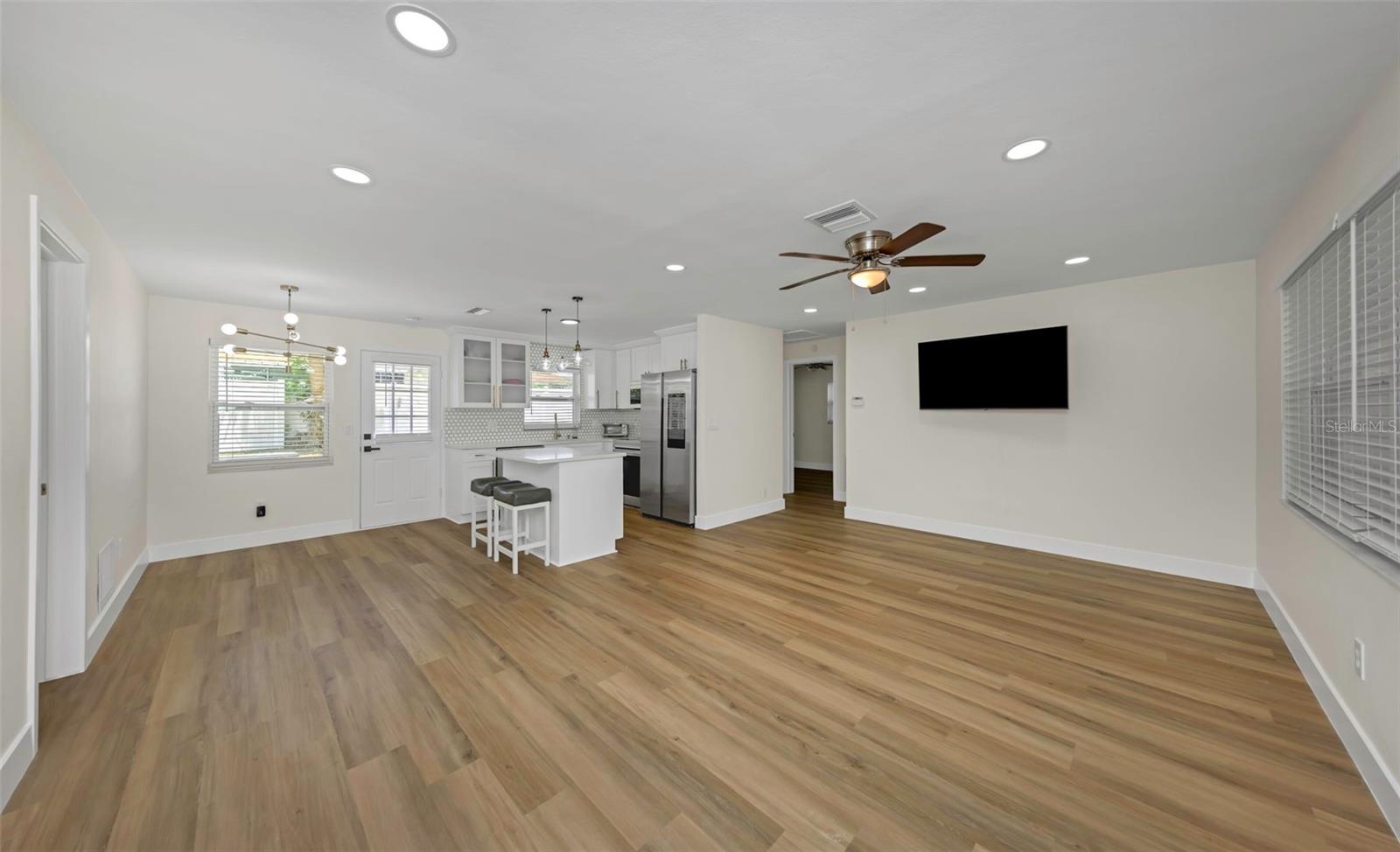 Living Room - 1806 VANCOUVER DR, CLEARWATER