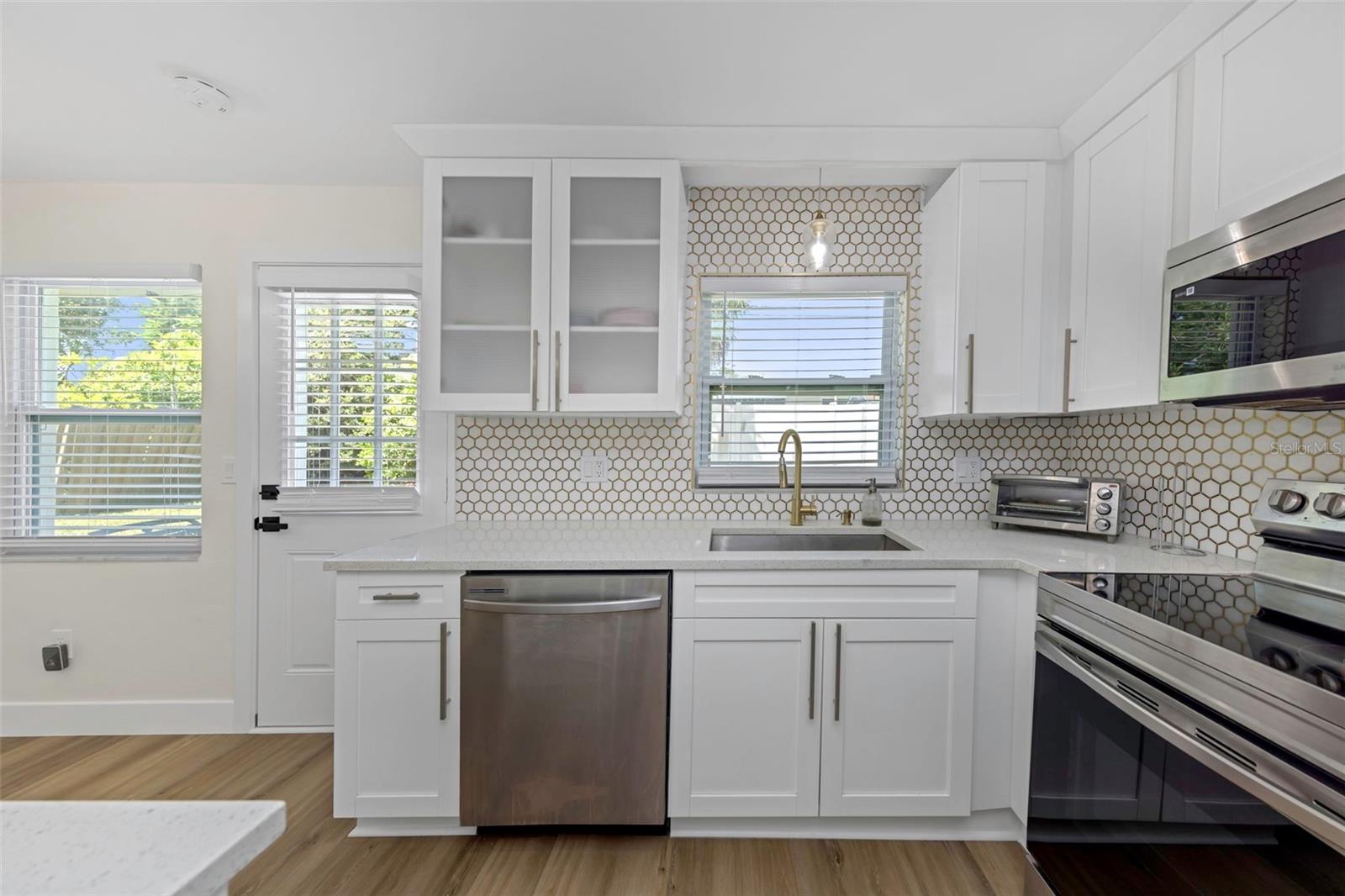 Kitchen - Rear View - 1806 VANCOUVER DR, CLEARWATER