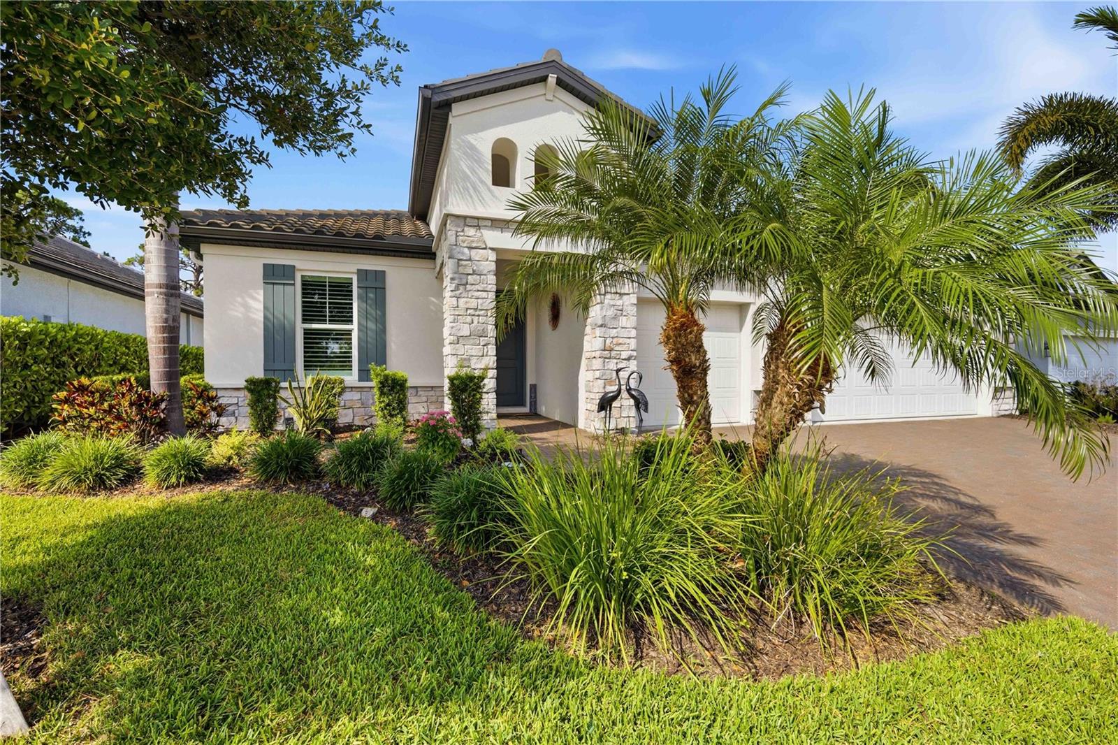 Single Family Residence at 11329 MONTSERRAT DR, VENICE, photo 3 of 75