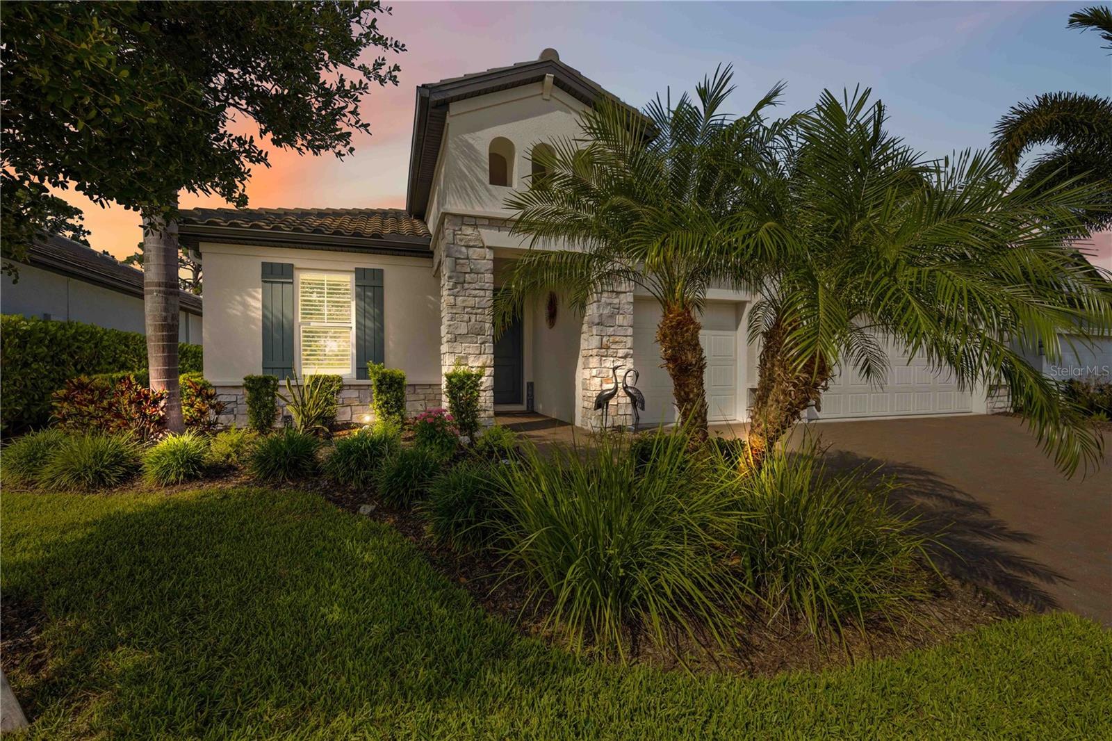 Single Family Residence at 11329 MONTSERRAT DR, VENICE, photo 5 of 75