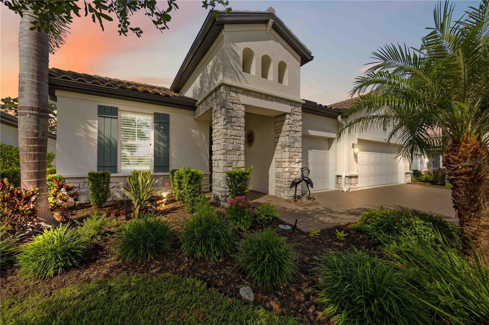 Single Family Residence at 11329 MONTSERRAT DR, VENICE, photo 6 of 75