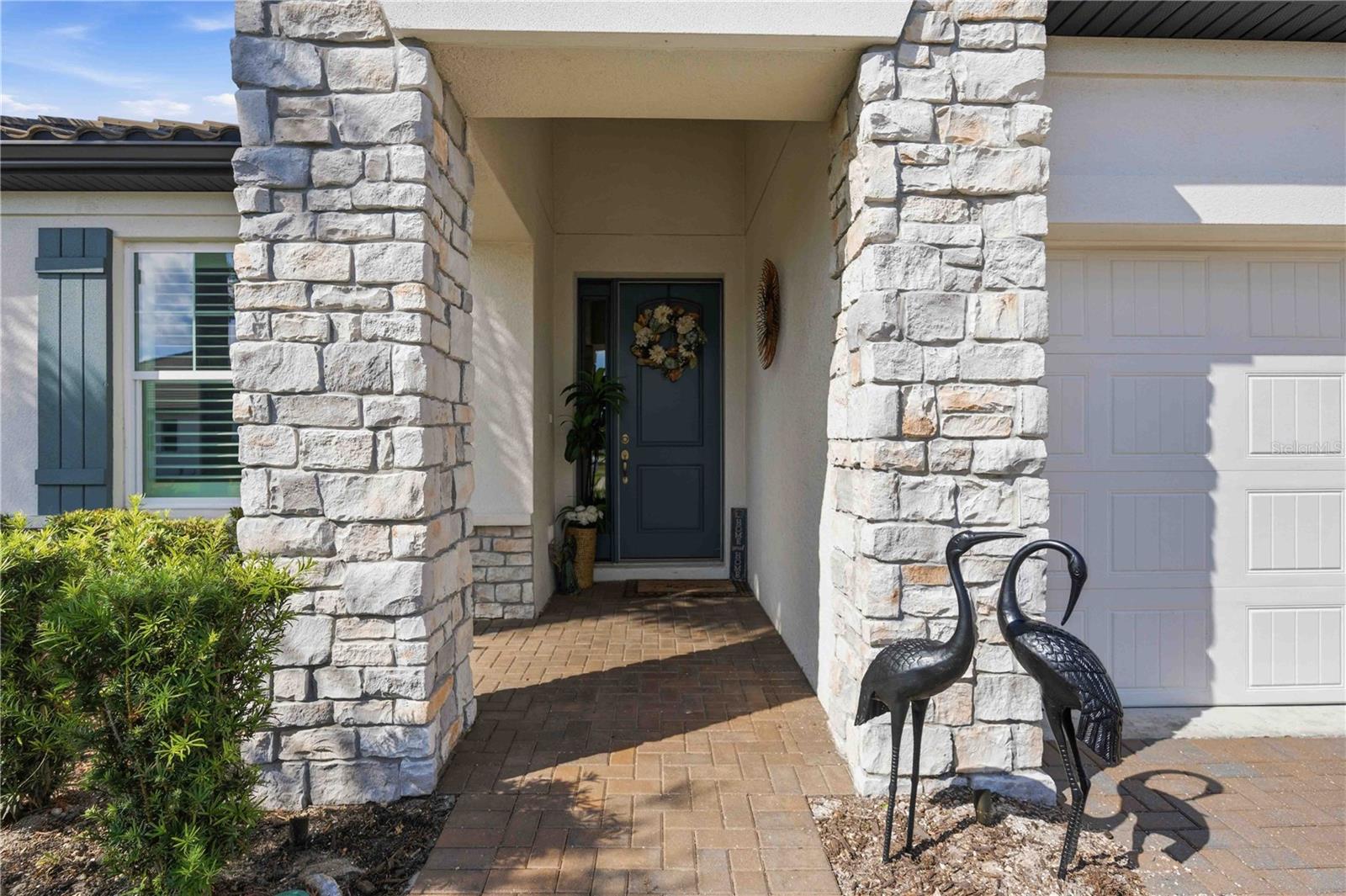 Single Family Residence at 11329 MONTSERRAT DR, VENICE, photo 7 of 75