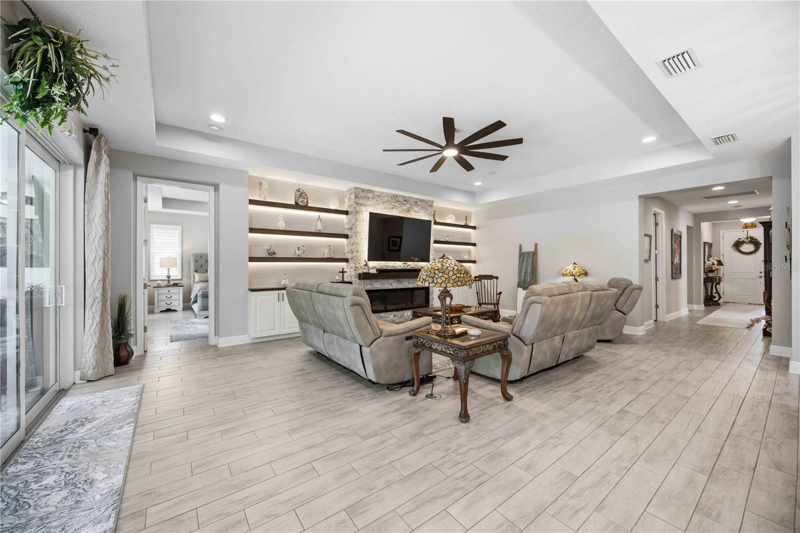 Single Family Residence at 11329 MONTSERRAT DR, VENICE, photo 11 of 75