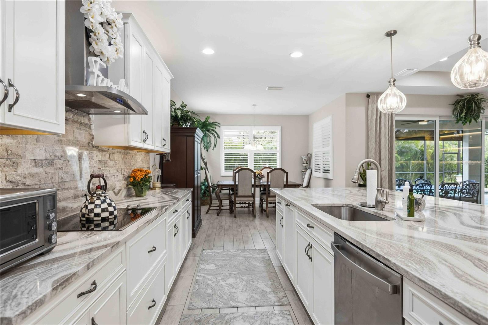 Single Family Residence at 11329 MONTSERRAT DR, VENICE, photo 19 of 75