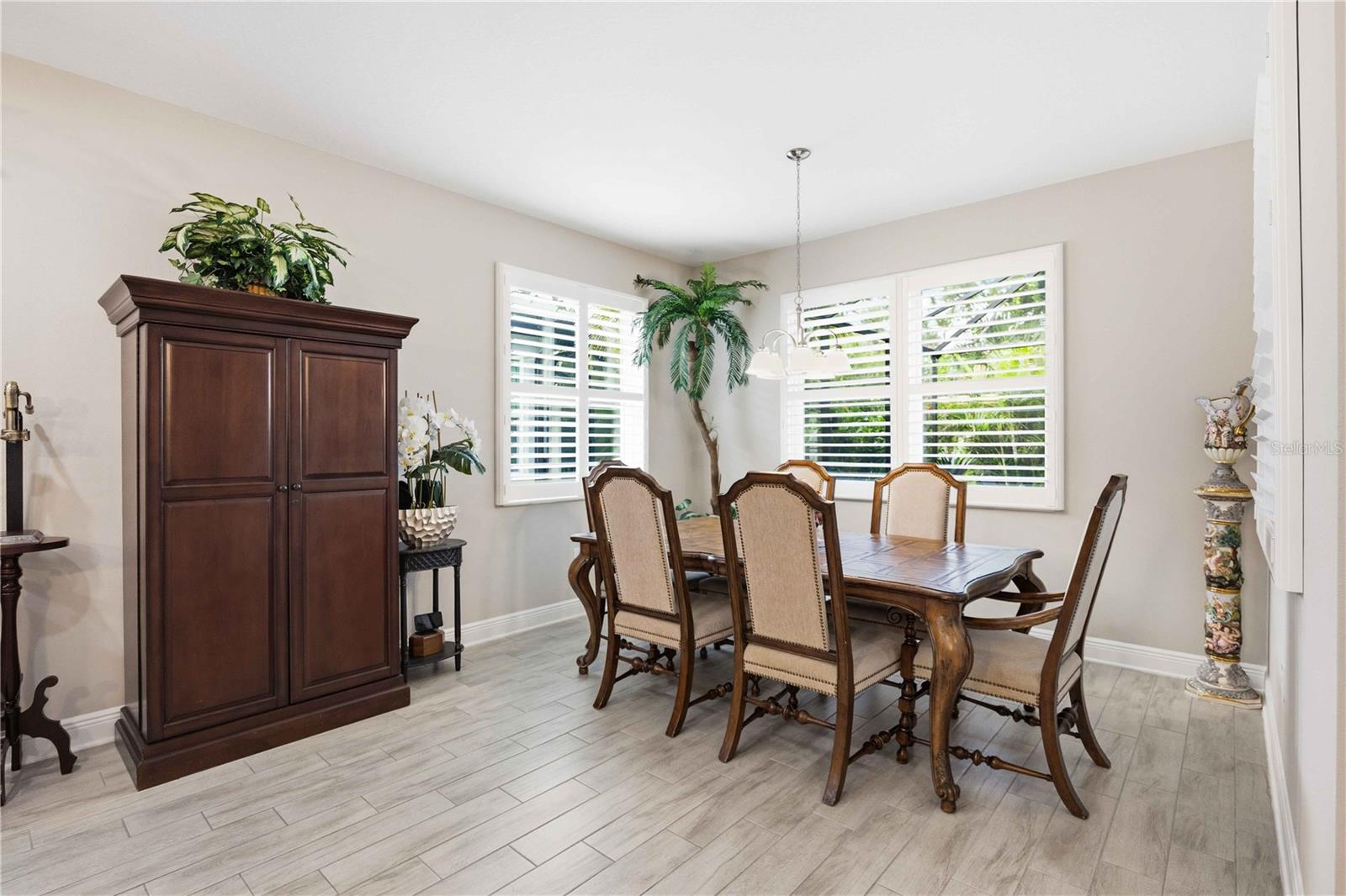 Single Family Residence at 11329 MONTSERRAT DR, VENICE, photo 21 of 75