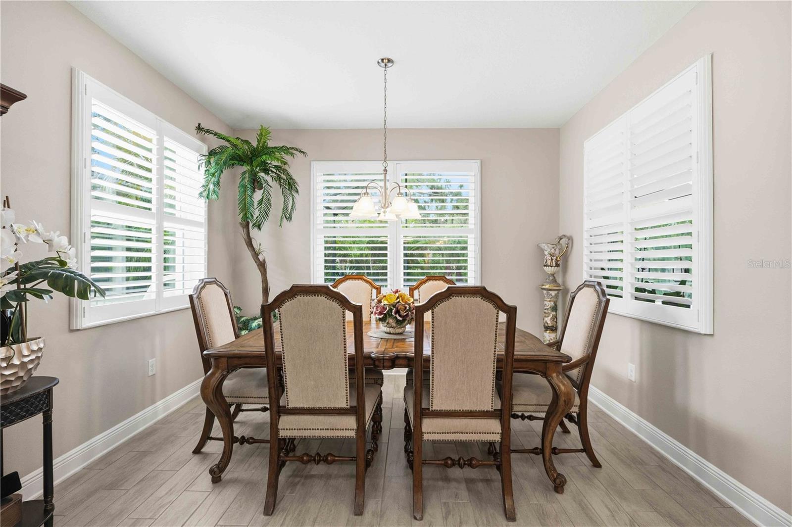 Single Family Residence at 11329 MONTSERRAT DR, VENICE, photo 22 of 75