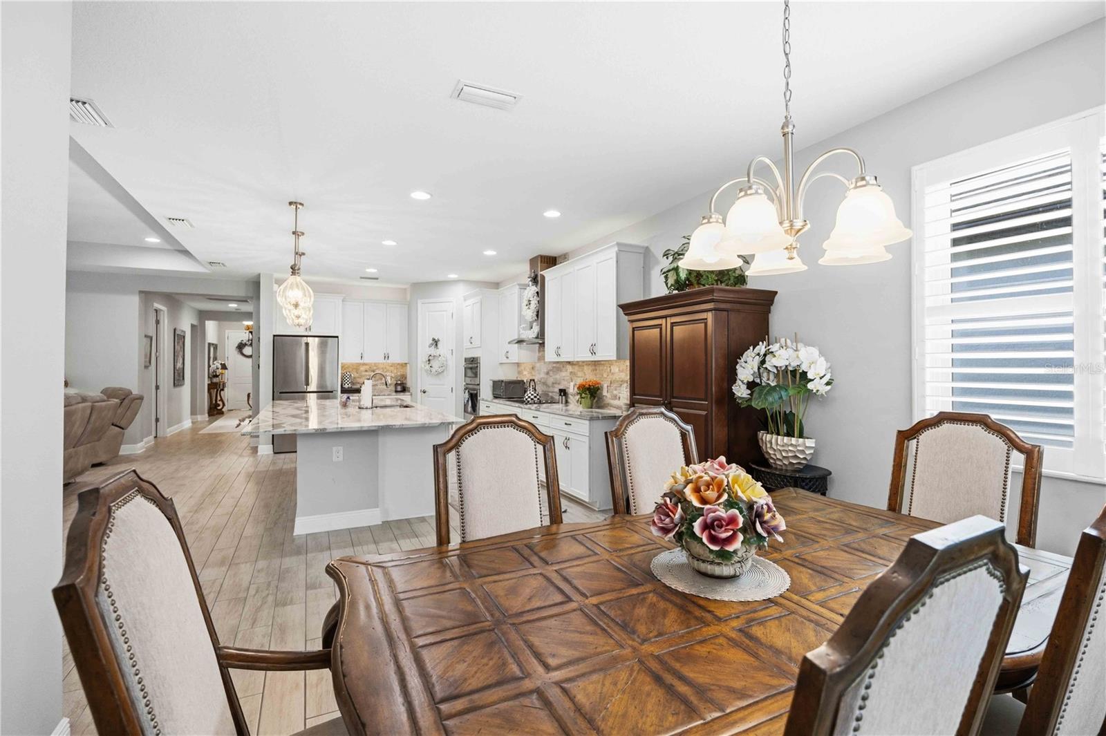 Single Family Residence at 11329 MONTSERRAT DR, VENICE, photo 23 of 75